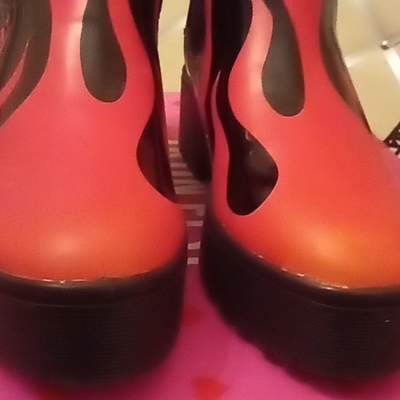 Iron Fist Fire Sign Heavy Sole Boots - Picture 6 of 9